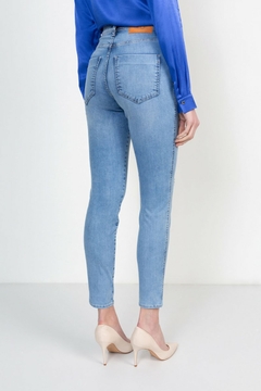 CALÇA JEANS FEMININA COM ELASTANO AZUL na internet