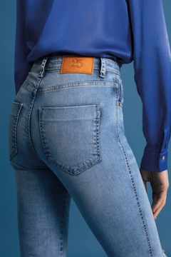 CALÇA JEANS FEMININA COM ELASTANO AZUL
