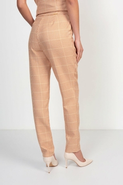 CALÇA EM TWEED ALFAIATARIA SLIM XADREZ FEMININA na internet