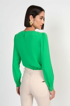 Imagem do BLUSA EM CREPE SOLTA FEMININA
