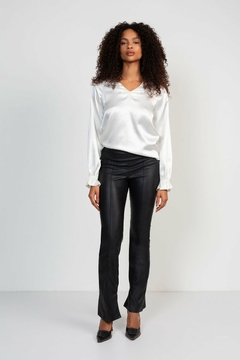 BLUSA EM CETIM BRANCA FEMININA - comprar online