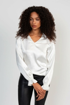 BLUSA EM CETIM BRANCA FEMININA