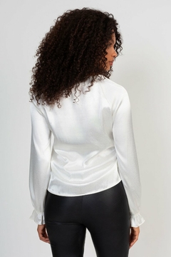 BLUSA EM CETIM BRANCA FEMININA - comprar online