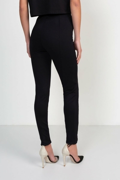 CALÇA MONTARIA EM TECIDO JUSTA COM DETALHE EM BOTÕES - Amsterdam Closet