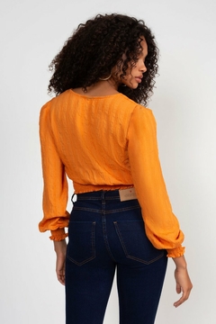 BLUSA EM VISCOSE SOLTA CROPPED FEMININA - comprar online