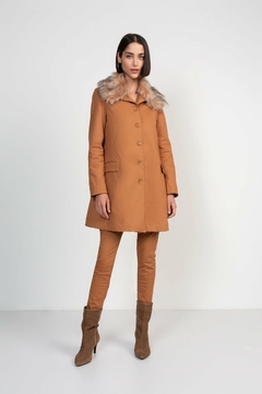 CASACO EM TECIDO COM PELO NA GOLA FEMININO - Amsterdam Closet