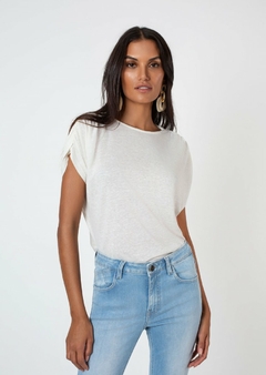 BLUSA EM VISCOLINHO SOLTA DETHALHE FRANZIDO NA MANGA - comprar online