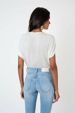BLUSA EM VISCOLINHO SOLTA DETHALHE FRANZIDO NA MANGA - comprar online