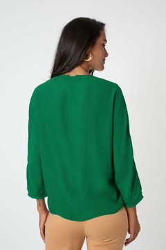CAMISA EM CREPE SOLTA MANGA MORCEGO - Amsterdam Closet