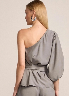 Imagem do BLUSA UM OMBRO SÓ EM BLEND DE VISCOSE