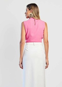 Imagem do BLUSA EM CREPE SEM MANGAS GOLA BABADO