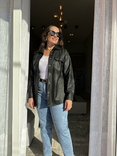 CAMISA EM CORINO ALONGADA - Amsterdam Closet