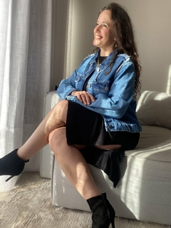 JAQUETA JEANS MANGA LONGA COM STRASS