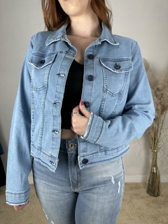 JAQUETA JEANS MANGA LONGA COM ELASTANO - comprar online