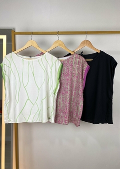 BLUSA EM VISCOSE COM RIBANA NA MANGA ESTAMPADA - comprar online