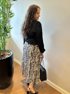 BLUSA EM CETIM SOLTA FEMININA - loja online