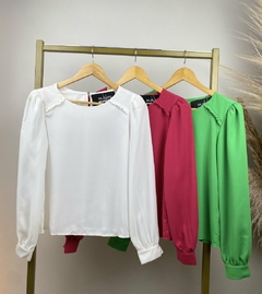 BLUSA EM CREPE SOLTA FEMININA