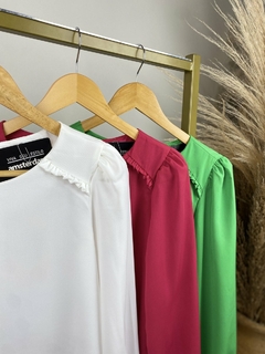 BLUSA EM CREPE SOLTA FEMININA - loja online