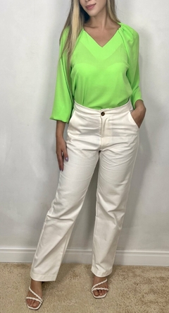 BLUSA EM CREPE SOLTA FEMININA