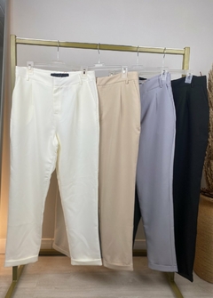 CALÇA EM ALFAIATARIA FEMININA