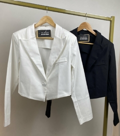BLAZER CROPPED SOLTO COM DETALHE DE LAPELA FEMININO - comprar online