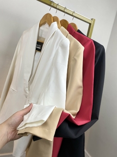 BLAZER EM ALFAIATARIA SOLTO ALONGADO FEMININO na internet