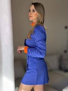 BLAZER EM CETIM CROPPED MANGA LONGA - loja online