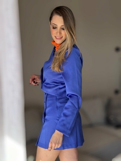 BLAZER EM CETIM CROPPED MANGA LONGA - loja online