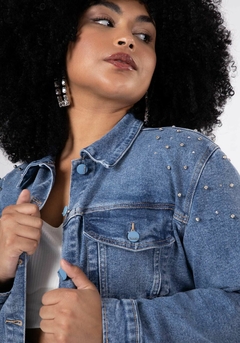 JAQUETA JEANS COM ELASTANO PLUS SIZE COM STRASS na internet