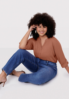 CALÇA FEMININA JEANS PLUS SIZE RETA CHAPA BARRIGA - loja online