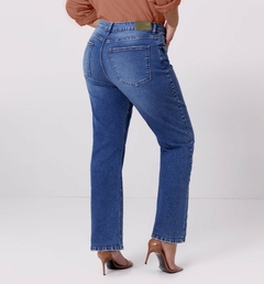 CALÇA FEMININA JEANS PLUS SIZE RETA CHAPA BARRIGA - comprar online