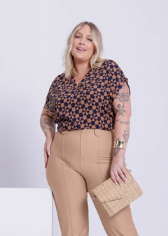 BLUSA EM VISCOSE PLUS SIZE ESTAMPADA - comprar online