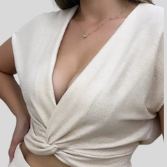 BLUSA CROPPED BRILHOSA COM DECOTE EM V