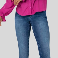 CALÇA JEANS FEMININA SKINNY CROPPED COM DETALHE NA BARRA - Amsterdam Closet