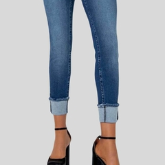 CALÇA JEANS FEMININA SKINNY CROPPED COM DETALHE NA BARRA - comprar online