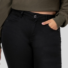 CALÇA JEANS FEMININA CHAPA BARRIGA PRETA PLUS SIZE - Amsterdam Closet