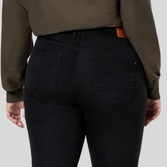CALÇA JEANS FEMININA CHAPA BARRIGA PRETA PLUS SIZE - Amsterdam Closet