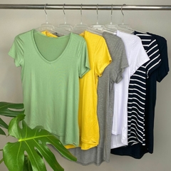 Imagem do BLUSA BÁSICA EM MALHA VISCOSE COM MANGA CURTA