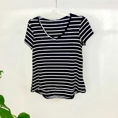 BLUSA BÁSICA EM MALHA VISCOSE COM MANGA CURTA - comprar online