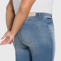 CALÇA JEANS FEMININA CHAPA BARRIGA CROPPED AZUL na internet