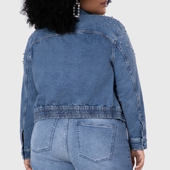 JAQUETA JEANS COM ELASTANO PLUS SIZE COM STRASS - Amsterdam Closet