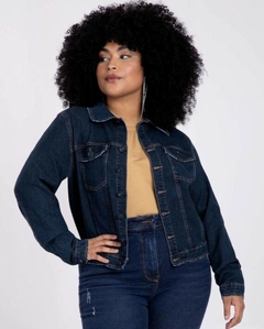 JAQUETA JEANS COM ELASTANO CROPPED PLUS SIZE