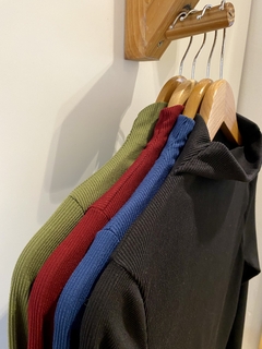 Remera cuello Perkins - comprar online
