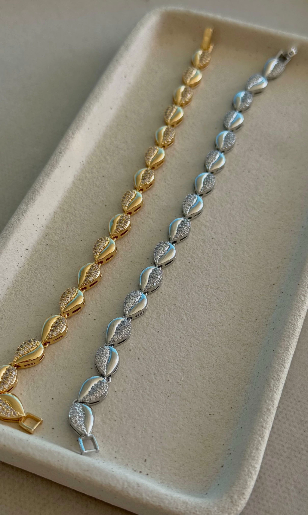 PULSEIRA GOTA COM ZIRCÔNIAS