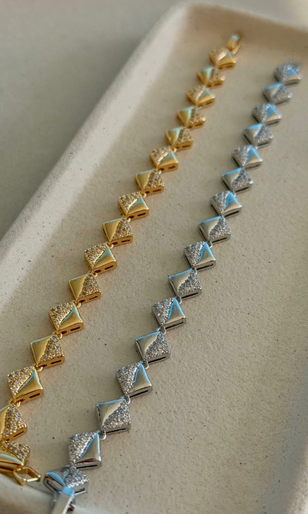 PULSEIRA QUADRADOS COM ZIRCÔNIAS