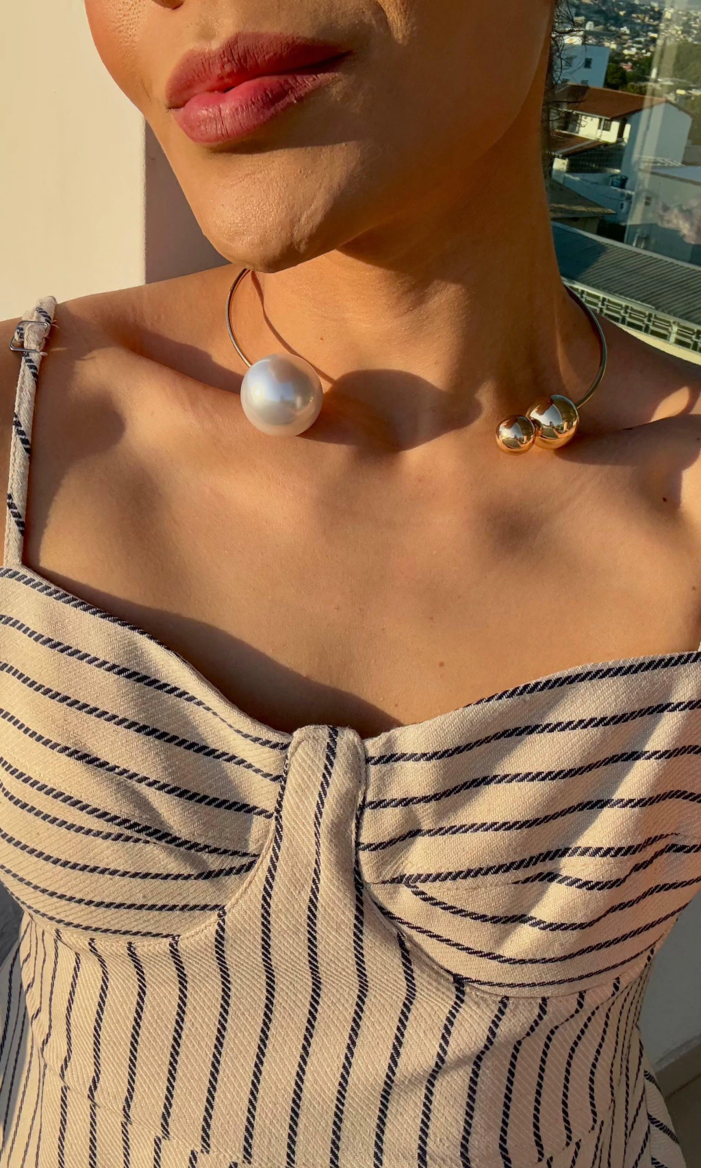 CHOKER PÉROLA E ESFERAS