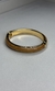 BRACELETE DOURADO COM RESINA CARAMELO - comprar online