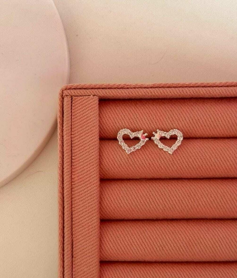 Brinco Coração com Coroa Cravejado - Banhado a prata - comprar online