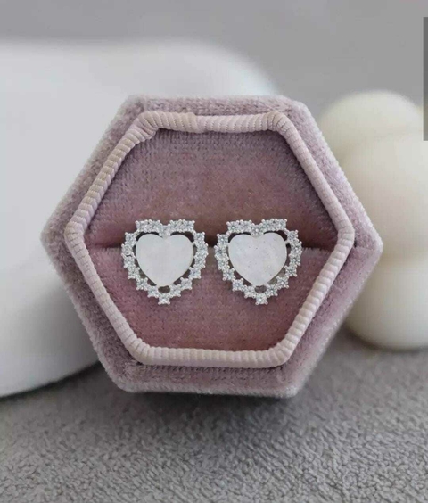 Brinco Coração em Madrepérola e Zircônias - Banhado a Prata