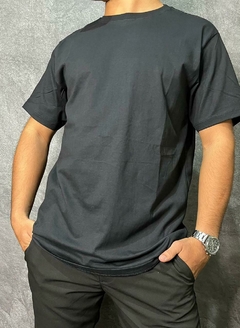 CAMISETA BÁSICA PRETO